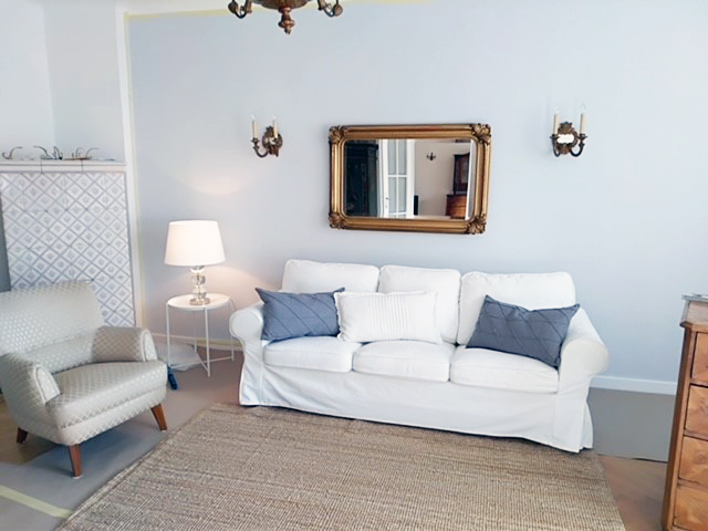 Wohnzimmer mit Couch